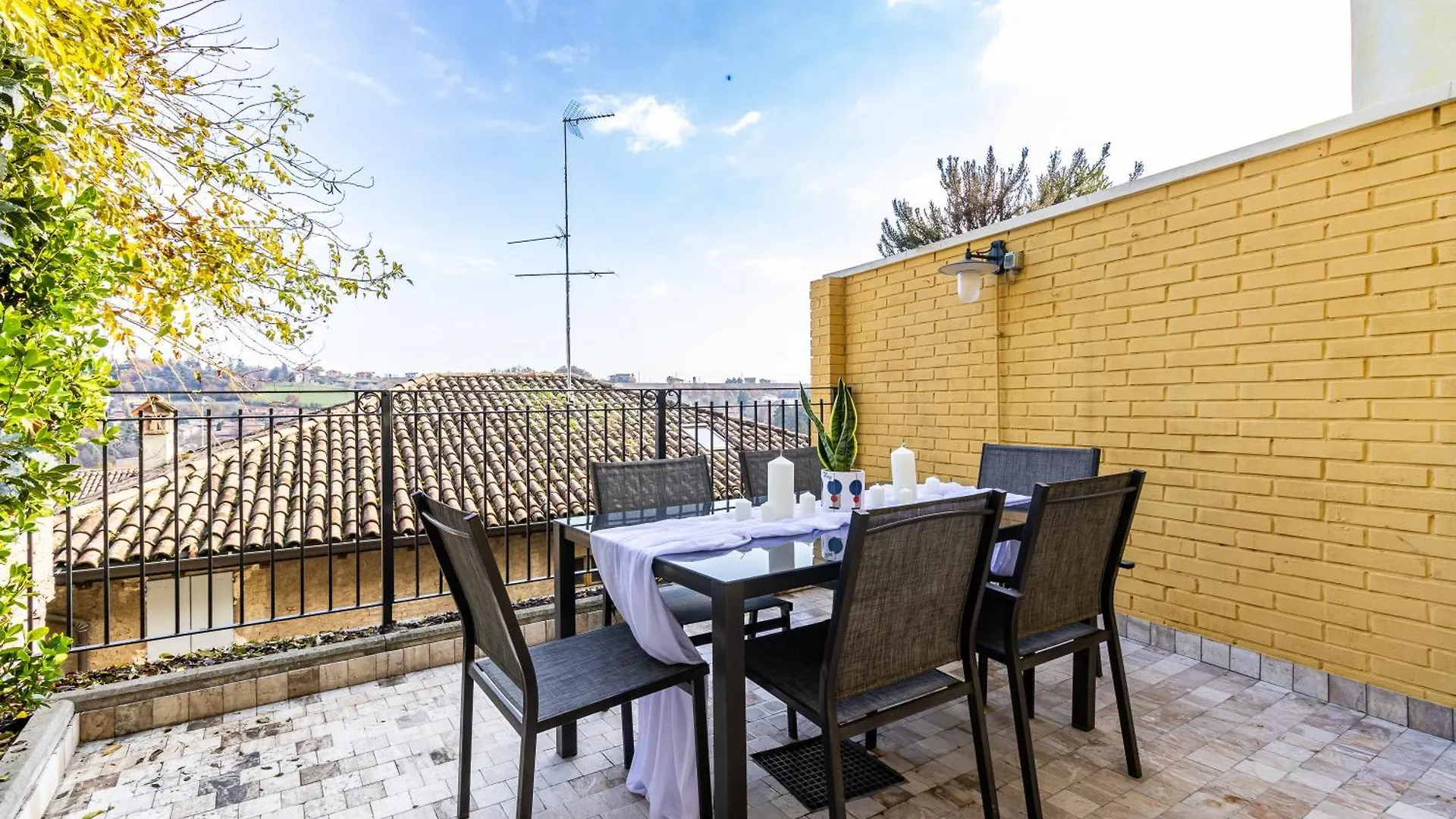 Orione House In Borgo Medievale Con Giardino Castelvetro di Modena Italia